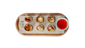 Chicken Wrap con bacon, mix de quesos, tomate, cebolla crunchy y ensalada